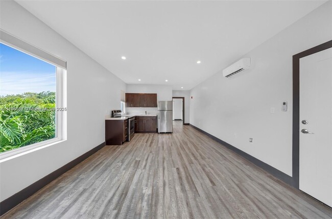Photo - 1020 SW 23rd Ave Apartment Unit 4