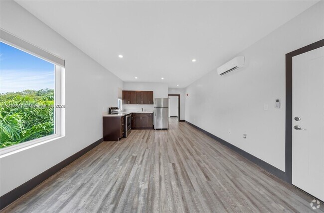Building Photo - 1020 SW 23rd Ave Unit 4 Rental