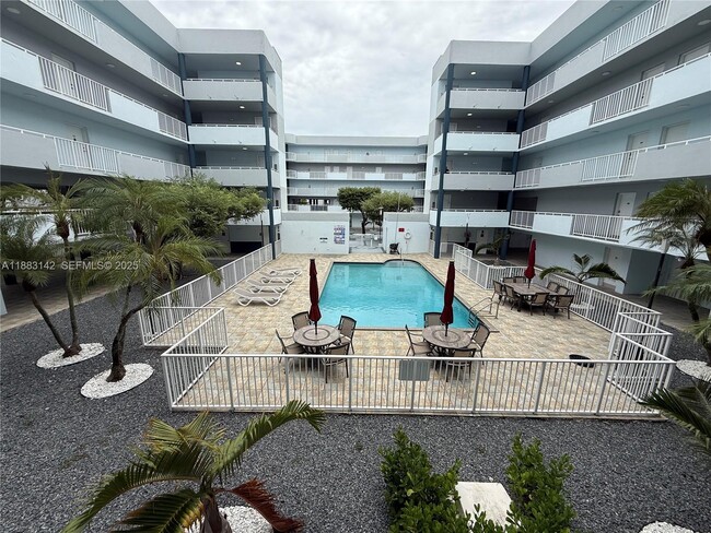 Building Photo - 8261 NW 8th St Unit 227