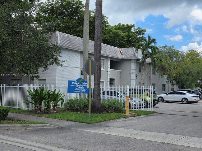 Building Photo - 17255 SW 95th Ave Unit 206