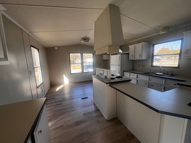 Photo - Cute 2 bedroom 2 bath mobile home that is located close to the Camp Lejeune Main Gate, beaches, s...