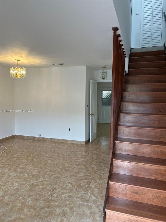 Photo - 627 W 68th St