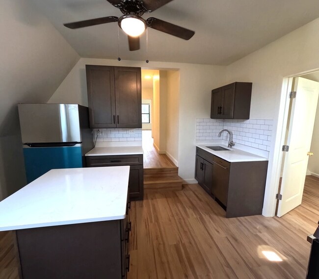 Photo - 163 N Lombard Ave