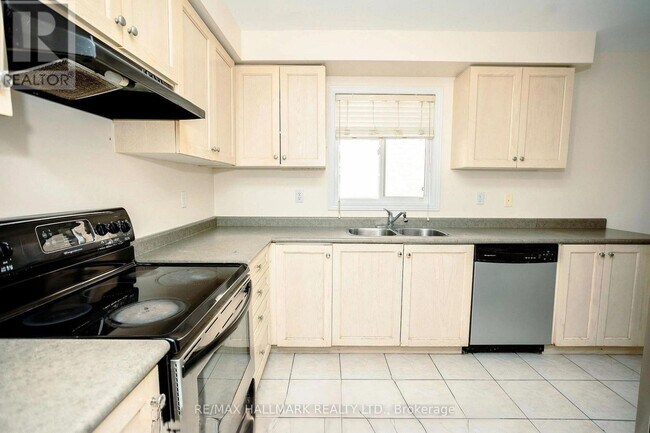 Photo - 384 Flagstone Way