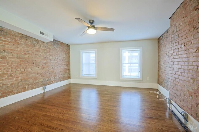 1121 Walnut St