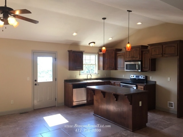 Building Photo - Fresh New Look - 4BR 21/2 Bath