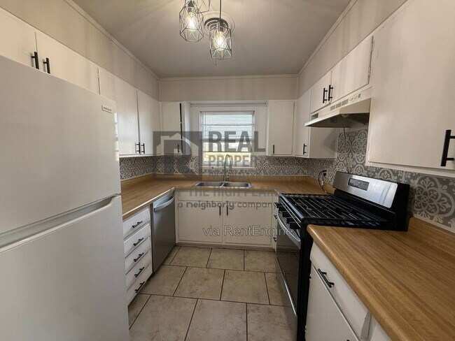 Photo - 301 Teakwood St