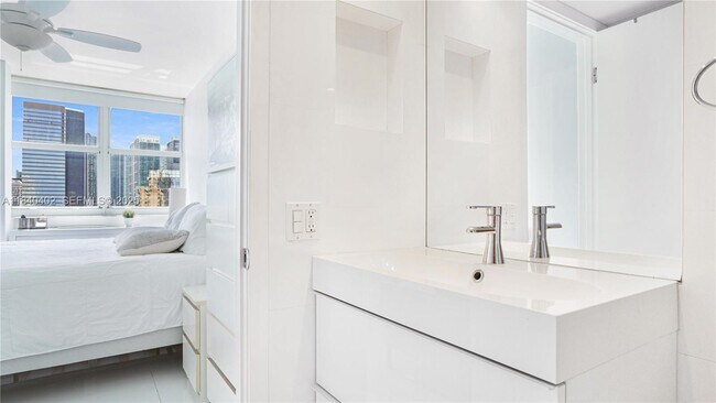 Photo - 770 Claughton Island Dr Unidad 1502