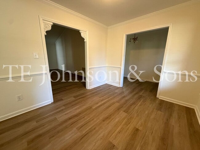 Photo - Charming 3-Bedroom Home with Rocking Chair Porch and Screened Back Patio