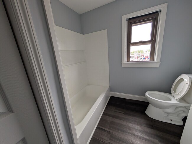 rear unit - 1806 Deer Pk Ave