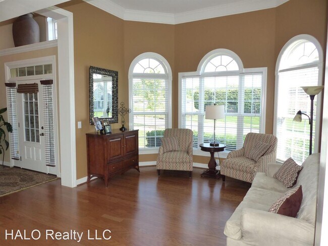 Photo - 4 br, 3.5 bath House - 105 Vaughan Street