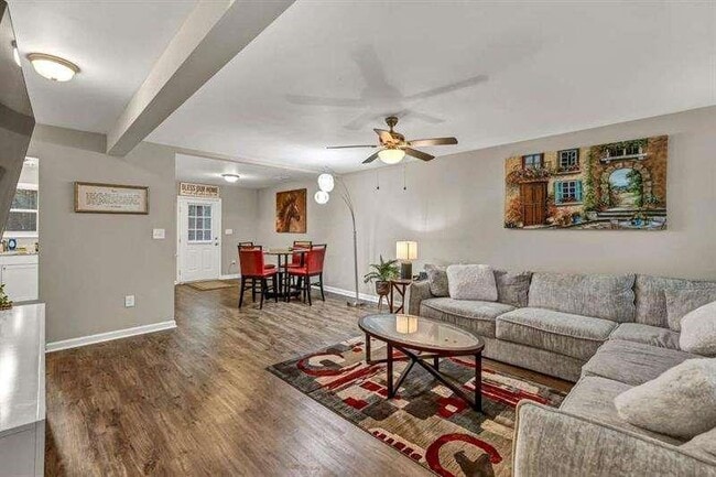 Photo - 214 Walton St