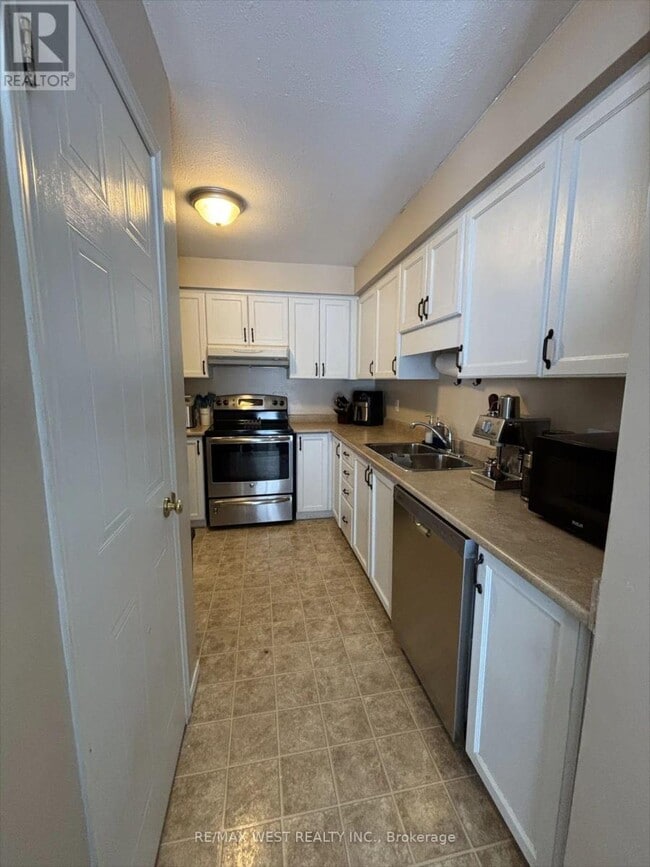 Photo - 645B Basswood St