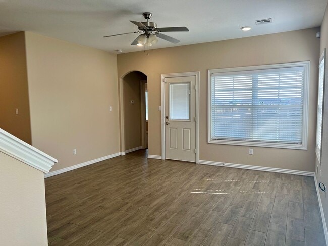 Photo - 6611 Leightyn Ln