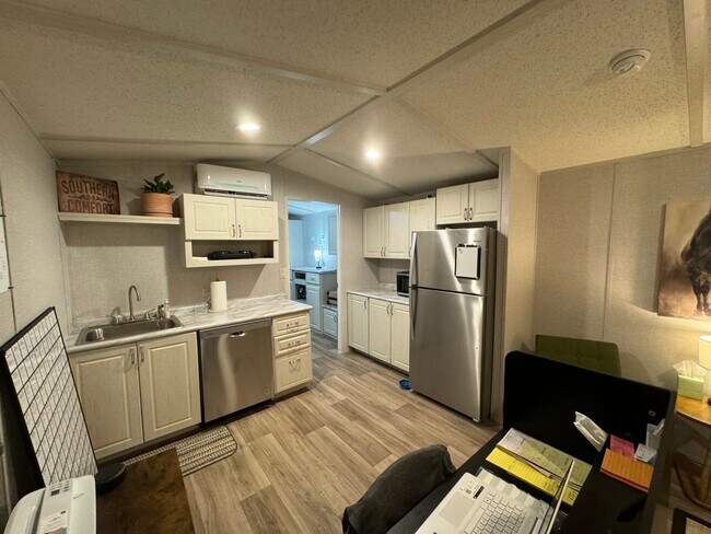 Photo - 3559 L and N Turnpike Rd