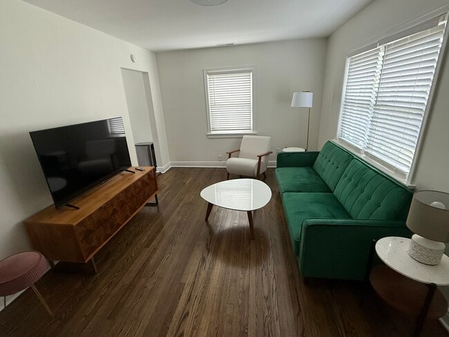 Photo - 807 Hill Top Dr