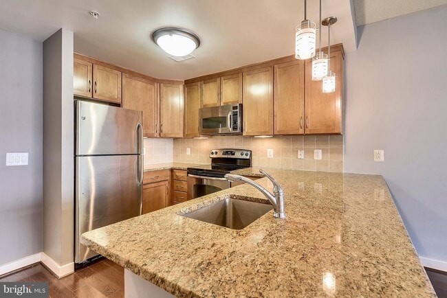Kitchen - 888 N Quincy St Unidad 1805