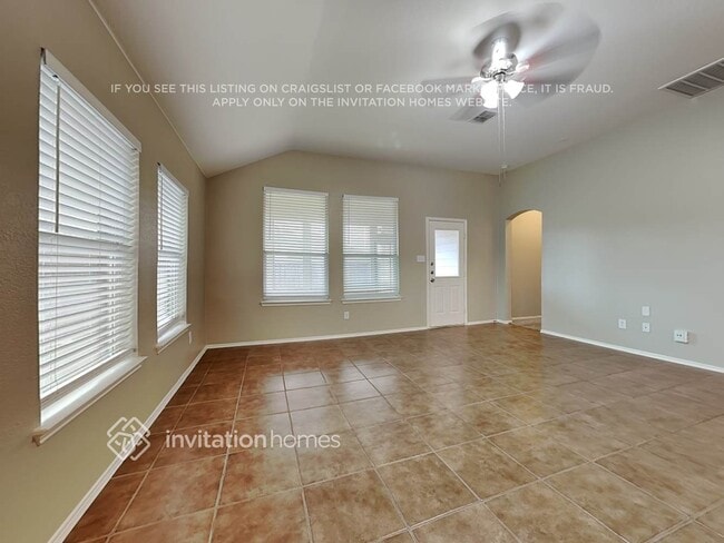 Photo - 562 Hickory Ln