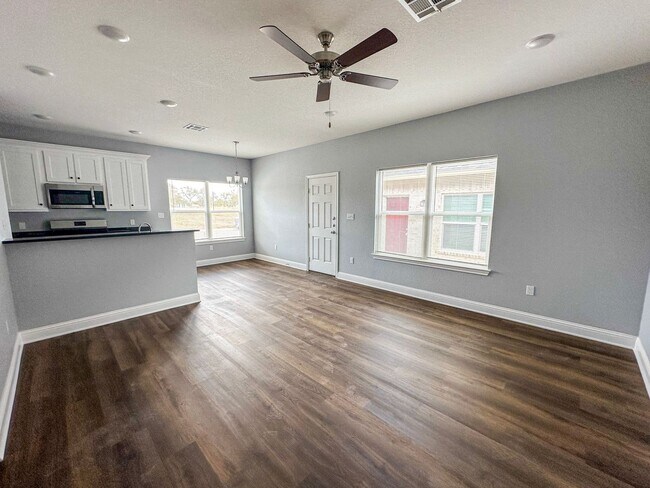 Photo - 106-102 Vitava Dr