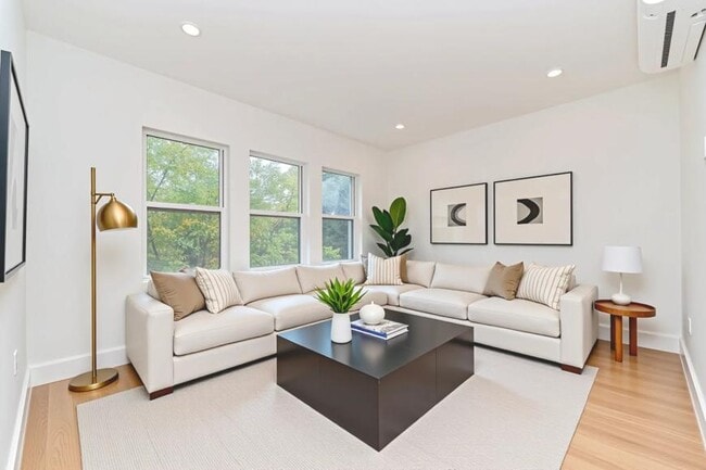 3 bedroom in JACKSON HEIGHTS NY 11372 - 3 bedroom in JACKSON HEIGHTS NY 11372 Condo Unit 3