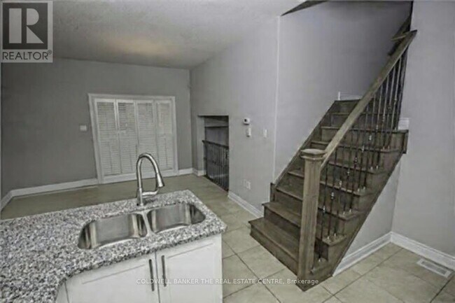 Photo - 1848 Lamstone St