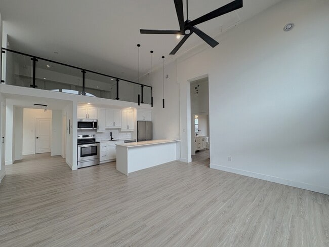 Building Photo - 57 Canterbury St Unit 402