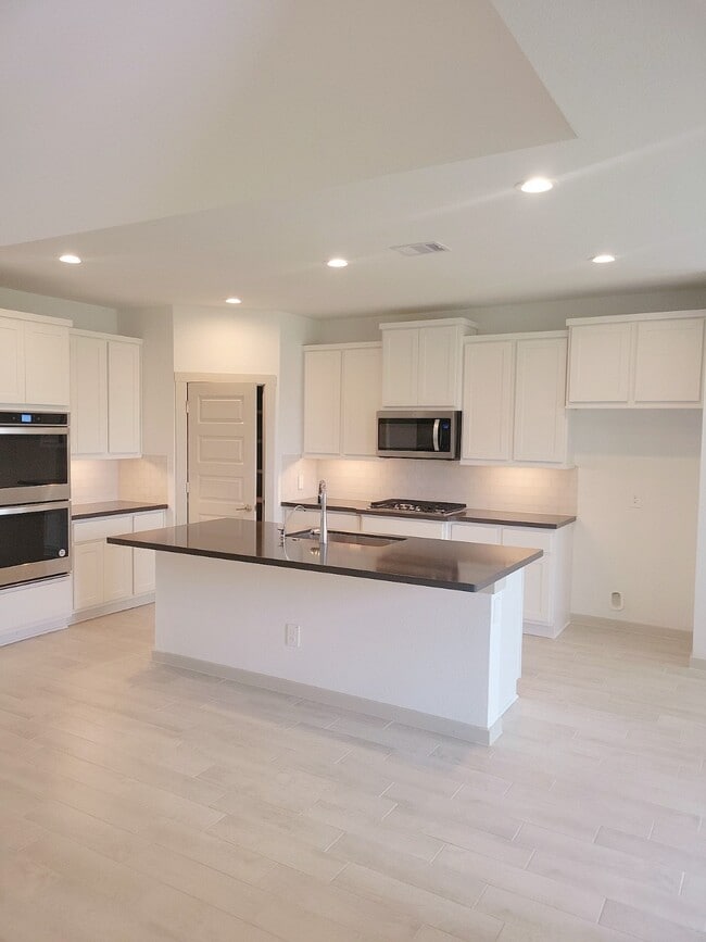 Photo - 28434 Eli Eagle St