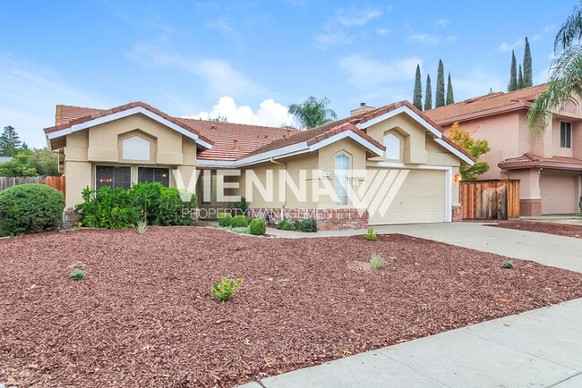 Photo - 1418 Lorimer Way