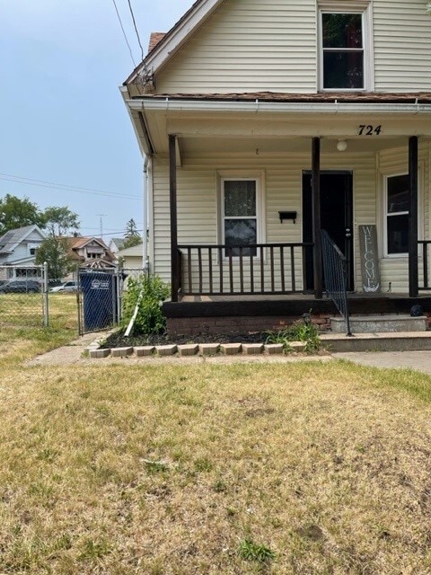 Photo - 724 Spencer St