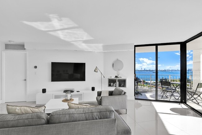 Photo - 1000 NE Quayside Terrace Unit 1804