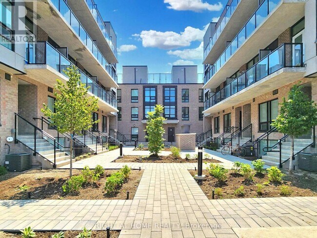 Photo - 851 Sheppard Ave W