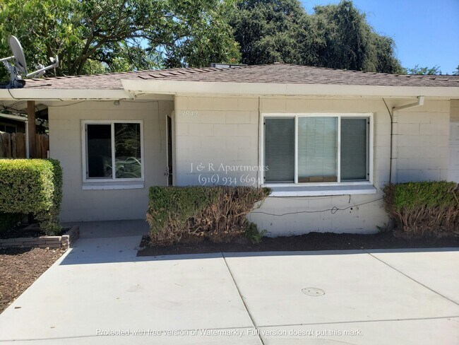 3842 Walnut Ave