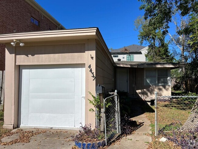 Building Photo - 4432 Vivian St Rental