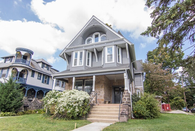 Building Photo - 125 Windsor Ave Unit First Floor