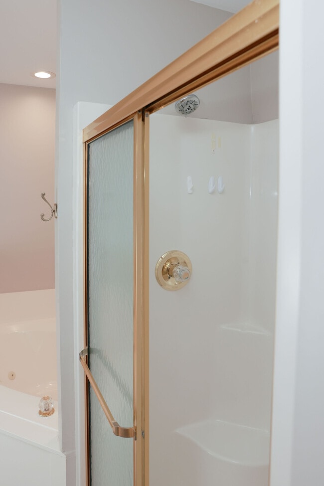 Photo - 3288 Snaffle Rd