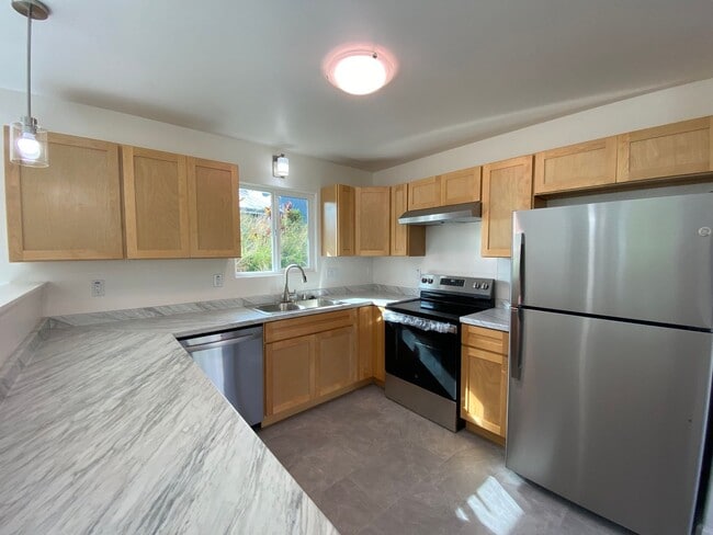 16-2034-2034 Gardenia Dr