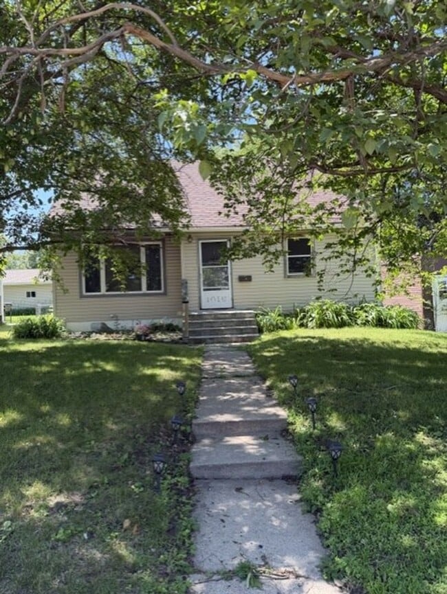 Building Photo - 4 Bedroom house