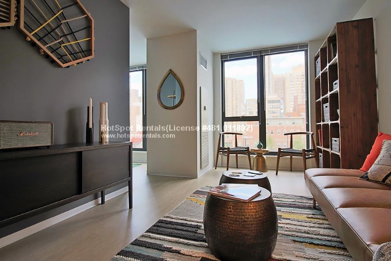 Photo - 151 W Superior St