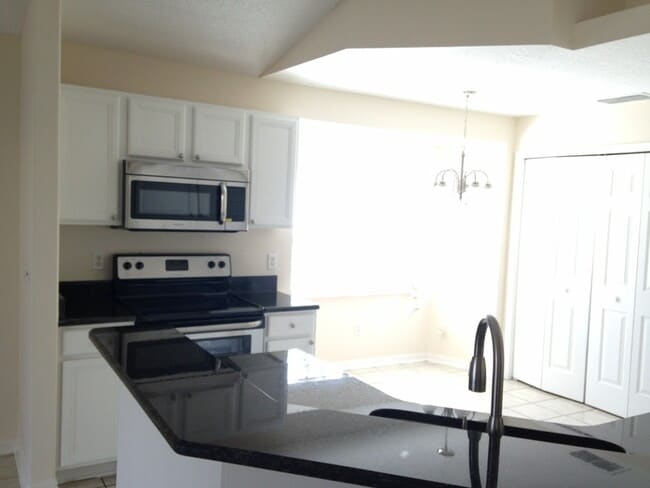 Photo - 138 Pin Oak Pl
