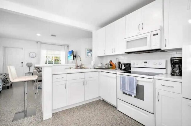 Photo - 5515 Spruce Ave