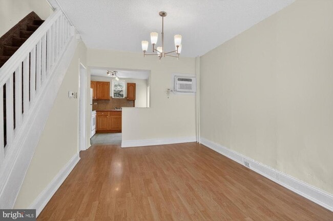 Photo - 1519 Emily St