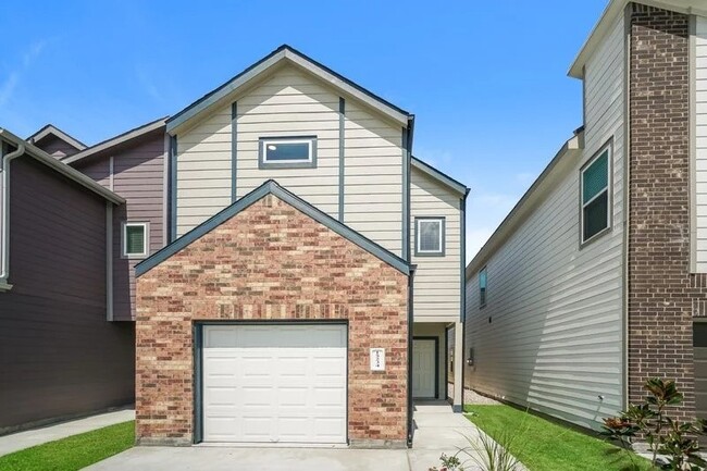 Building Photo - 15234 Estrella Rd W