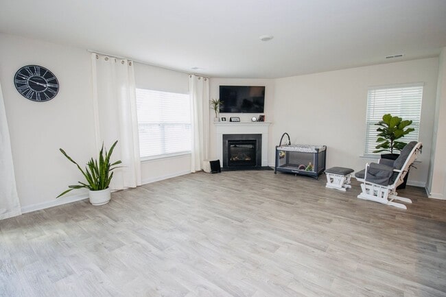 Photo - Gorgeous 4 Bedroom, 2 Bath Home in Bowden ...