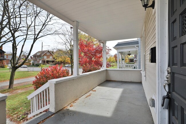 Photo - 693 Wilson Ave