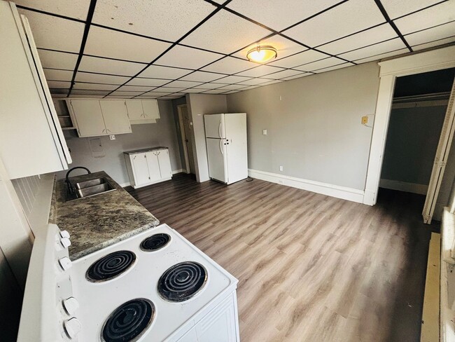 Photo - Huge 5BD Two Story Apartment Blocks from D... Unit Apt 7