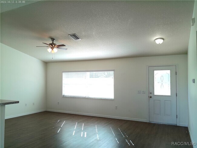 Photo - 137 N Independence Hwy