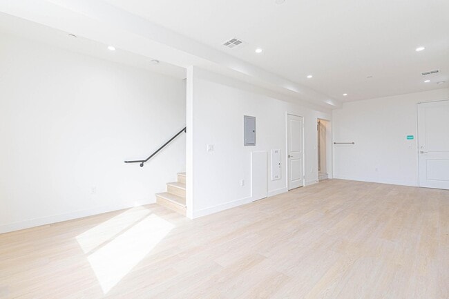 Building Photo - 11311 Hawthorne Blvd Unit 12