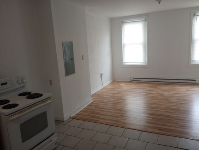 Building Photo - 31xx W Euclid Ave Rental