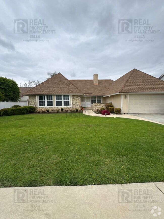 Building Photo - Charming Single-Story Retreat with Pool in... Rental