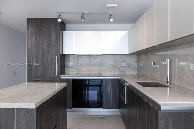 Photo - 3131 NE 7th Ave Unidad 3505